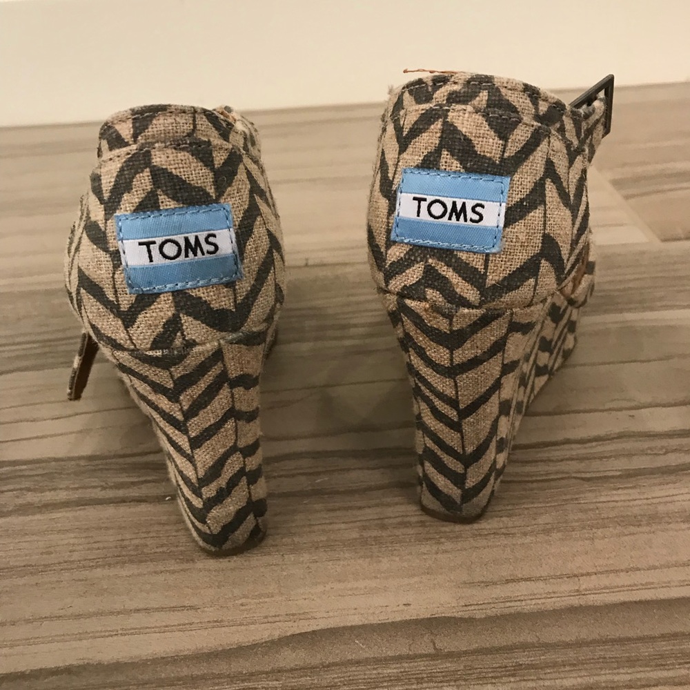 Toms